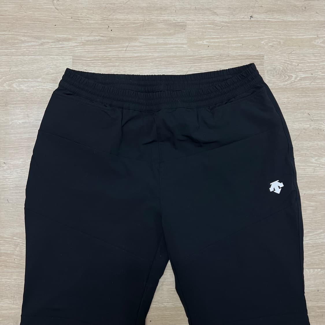 데상트 사이클링 스피릿 마크 로고 트레이닝 트랙팬츠 [블랙] 36 상품이미지2