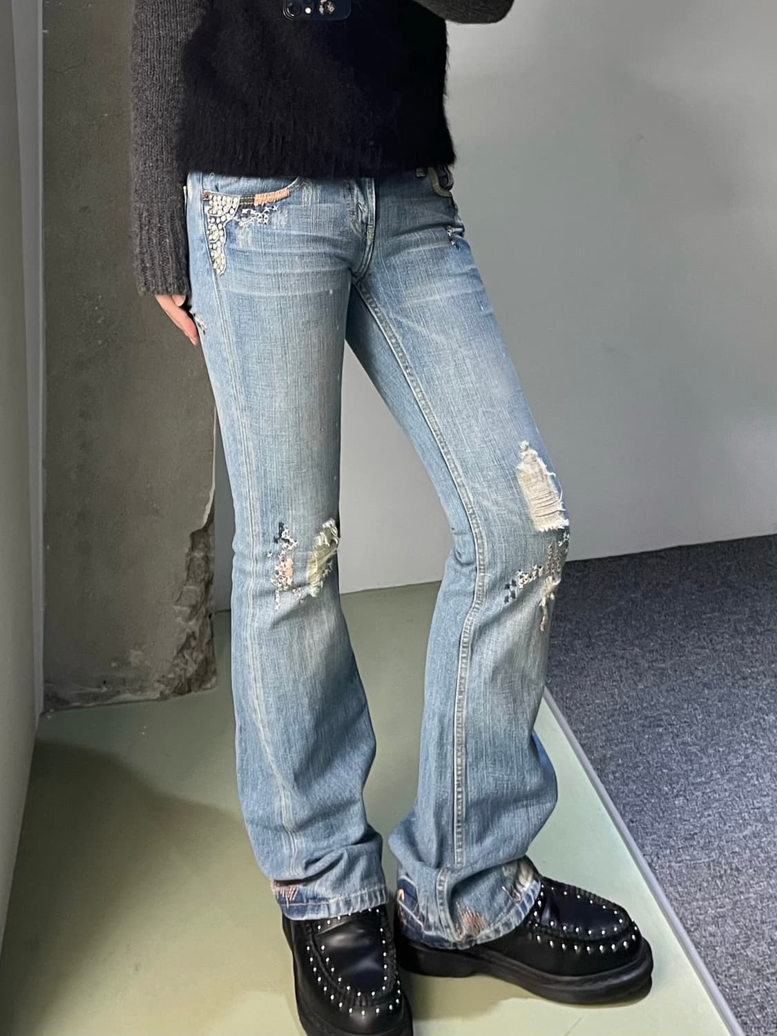 리바이스 우먼 비즈/스티치 플레어 팬츠 상품이미지2