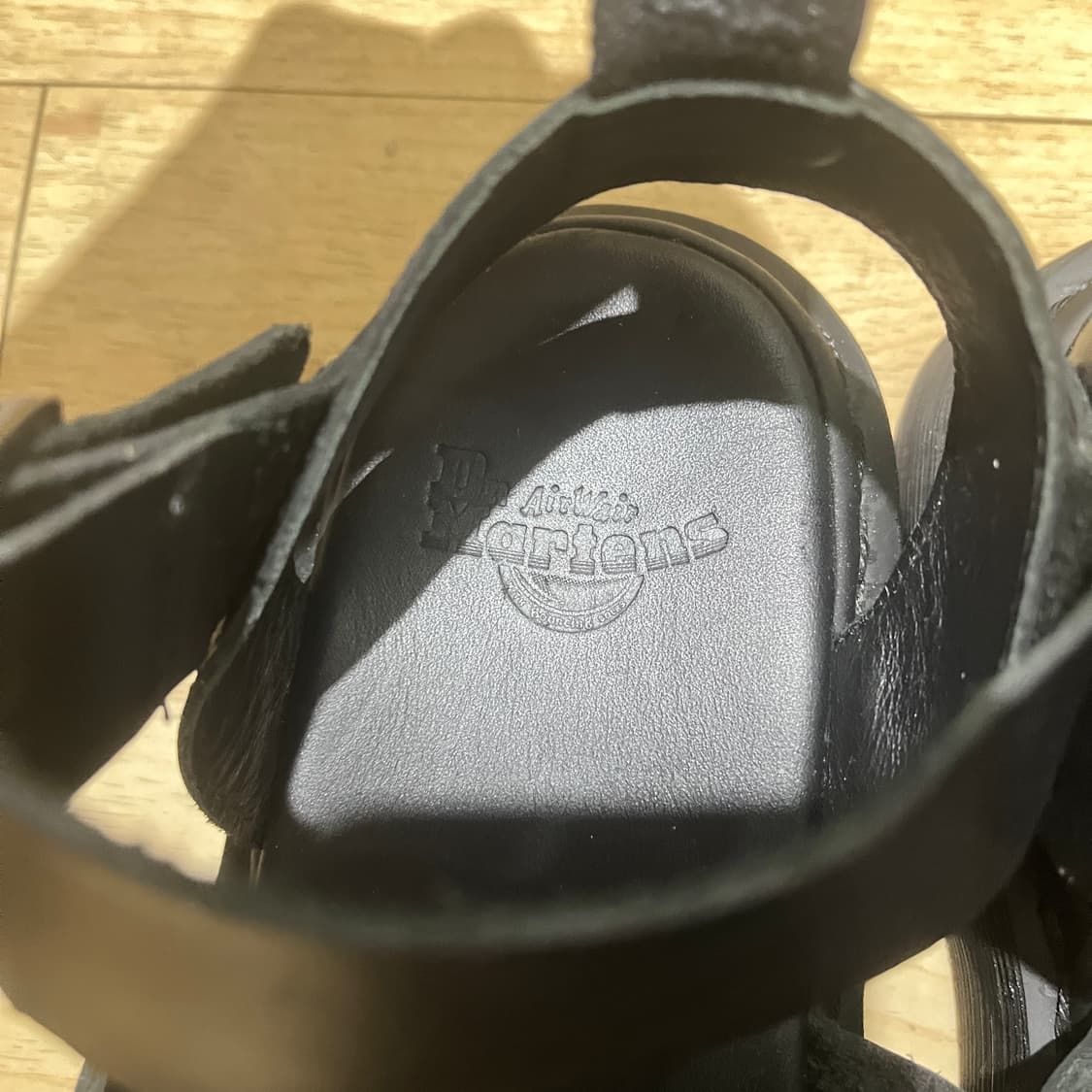 (245~250mm) 닥터마틴 그리폰 블랙 샌들 상품이미지9