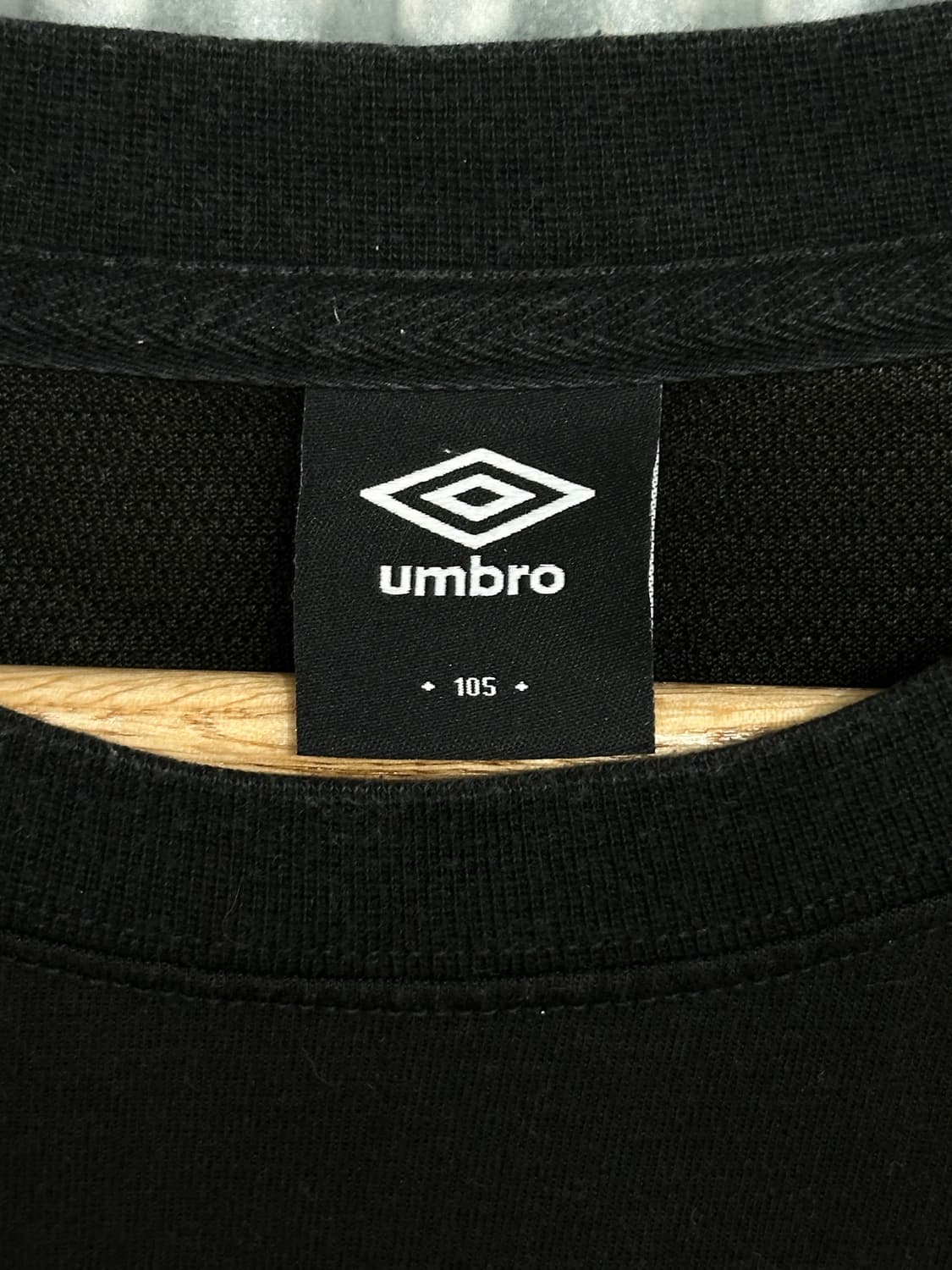 105(XL)  엄브로 로고 블랙 반팔 티셔츠 상품이미지4