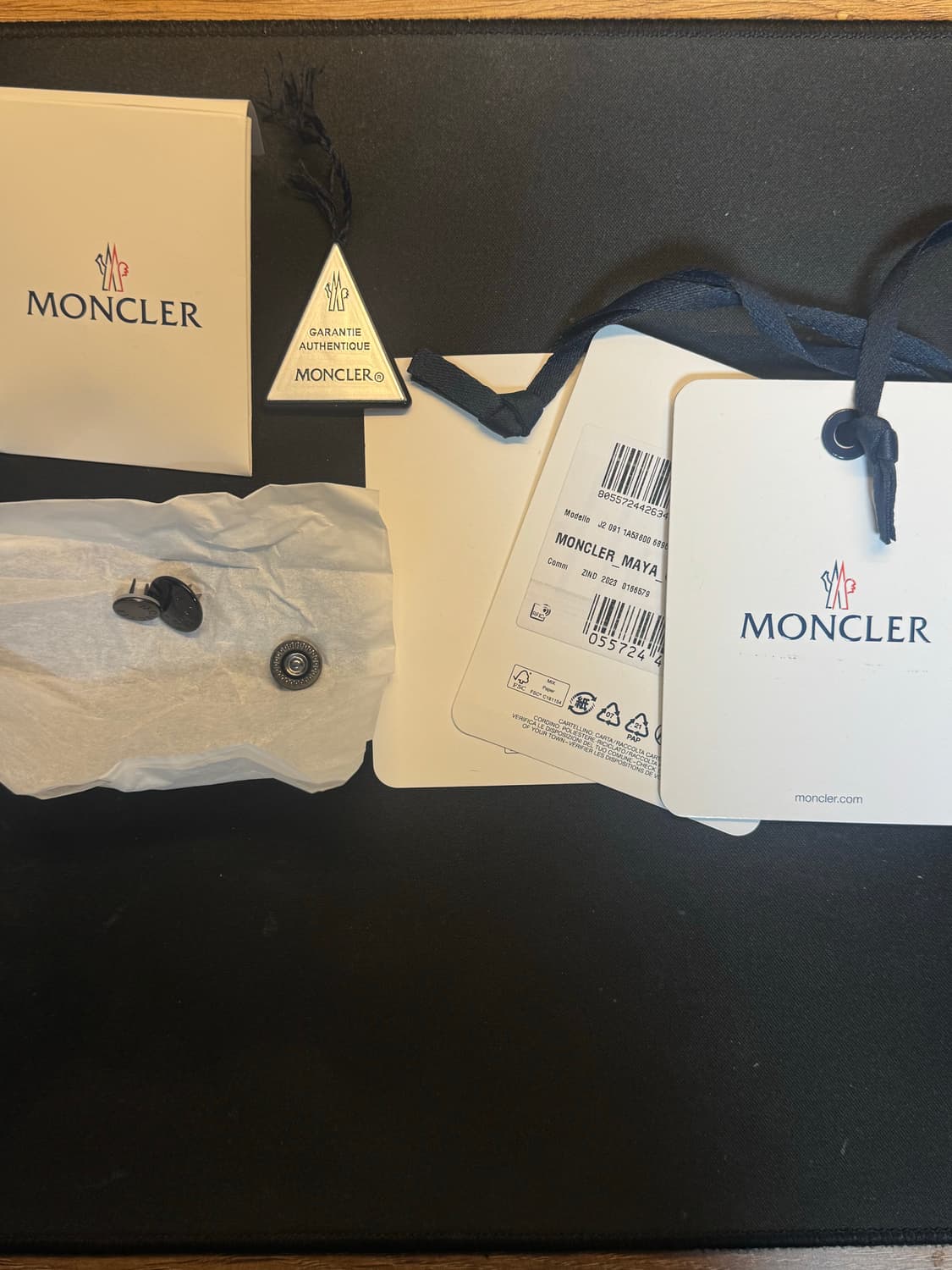 [몽클레어 마야 패딩 24fw 판매합니다] 상품이미지8