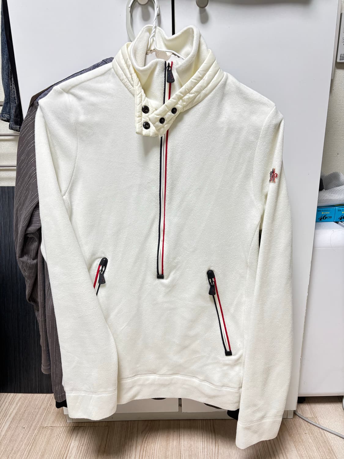 몽클레어 화이트 반집업 스웻셔츠 상품이미지1