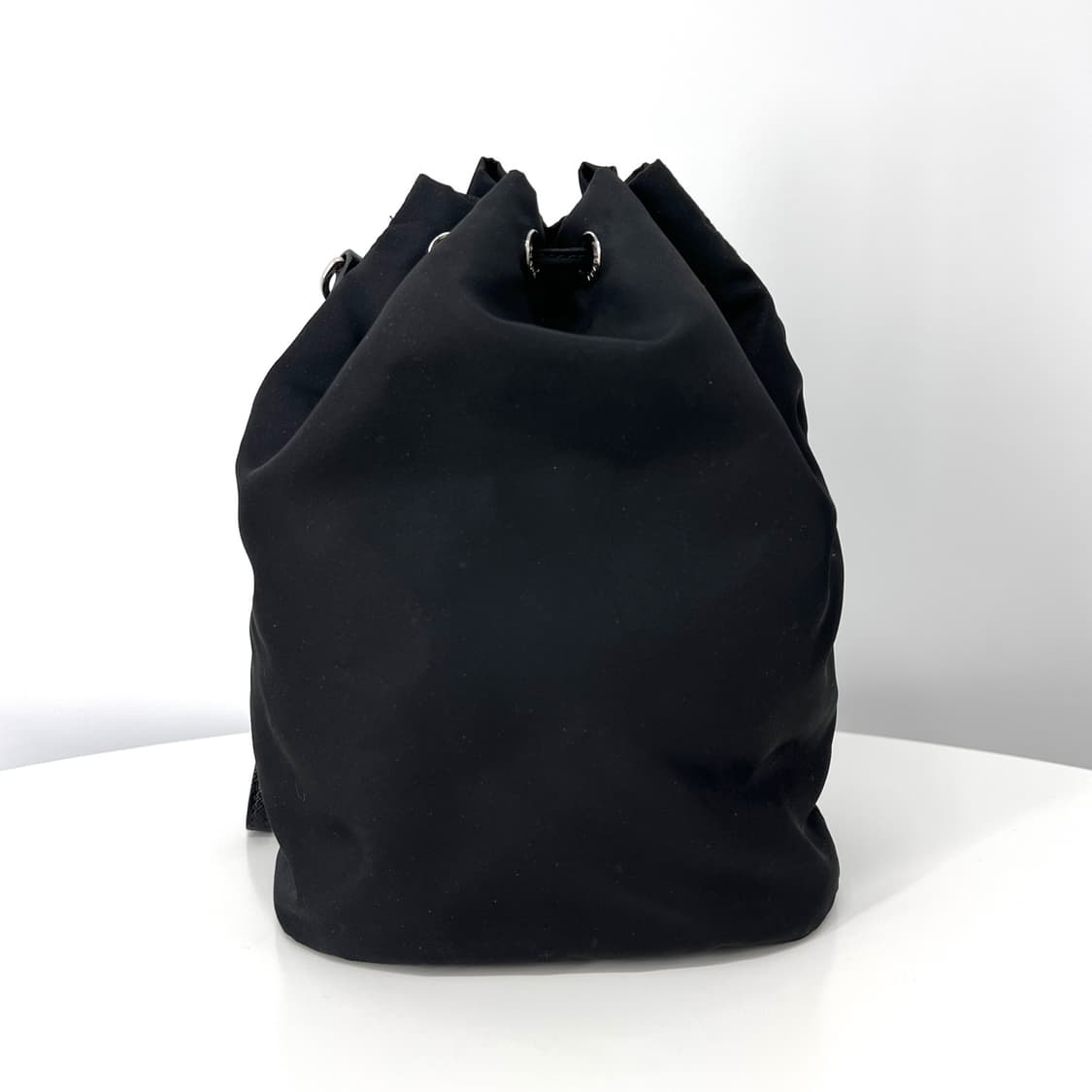 [감정완료] 프라다 나일론 버킷 파우치 블랙 상품이미지5