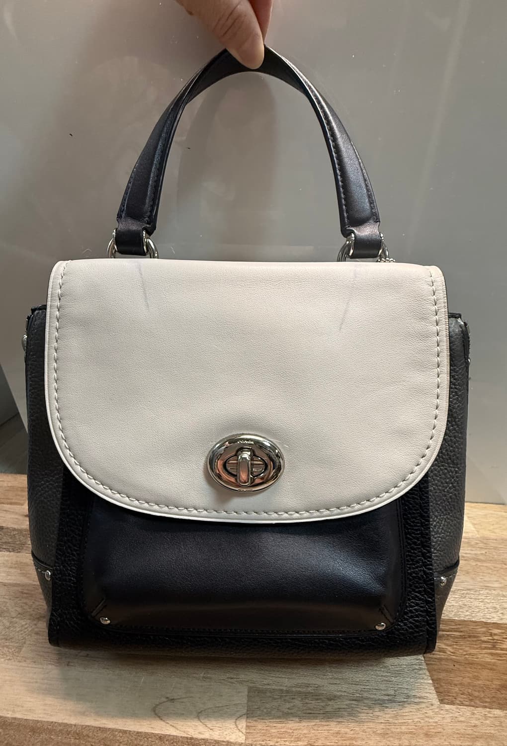 코치 블랙  화이트 가죽 3way 턴록 백팩 상품이미지1