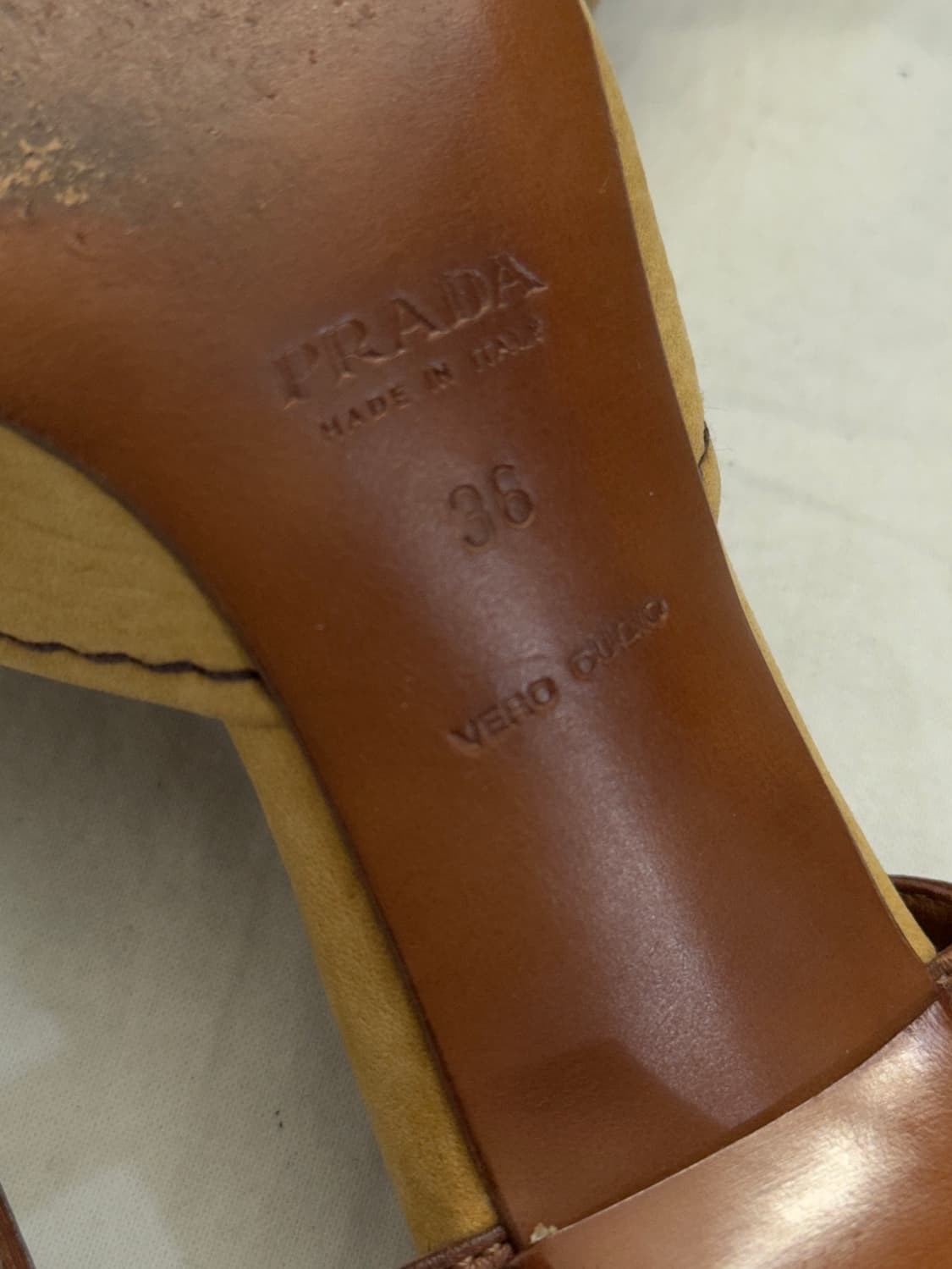 프라다 미러 버클 슬링백 키튼힐 상품이미지3