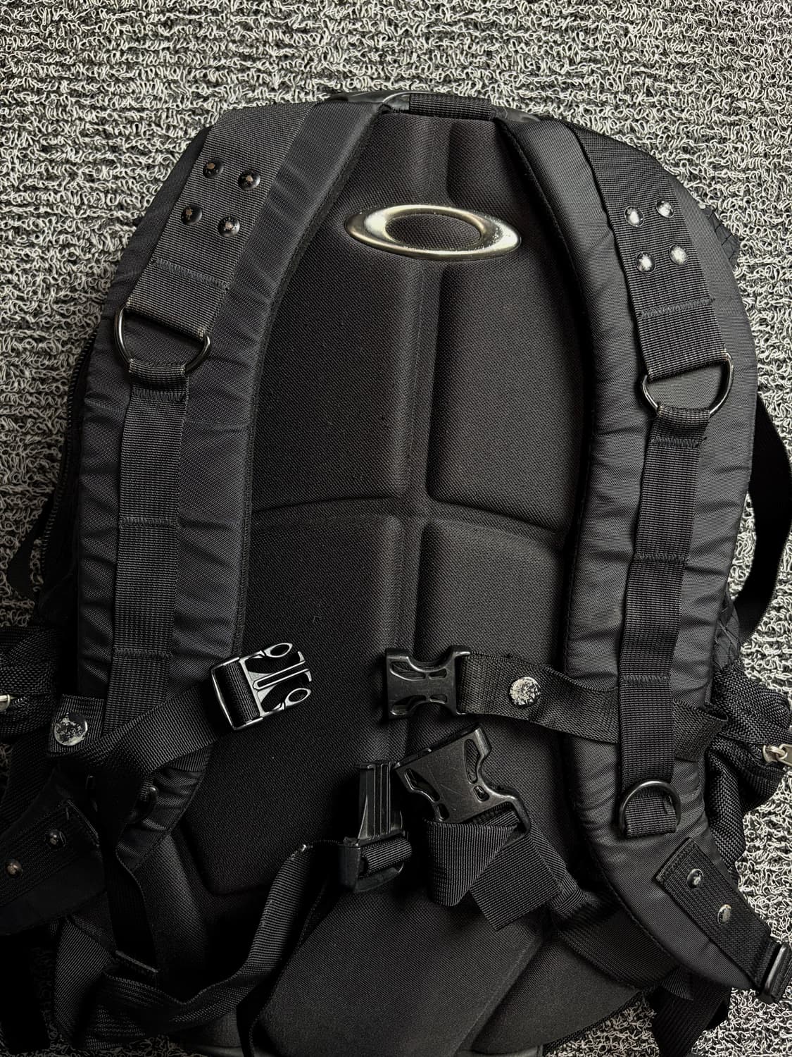 오클리 아이콘 3.0 테크니컬 백팩 블랙 1457 상품이미지5