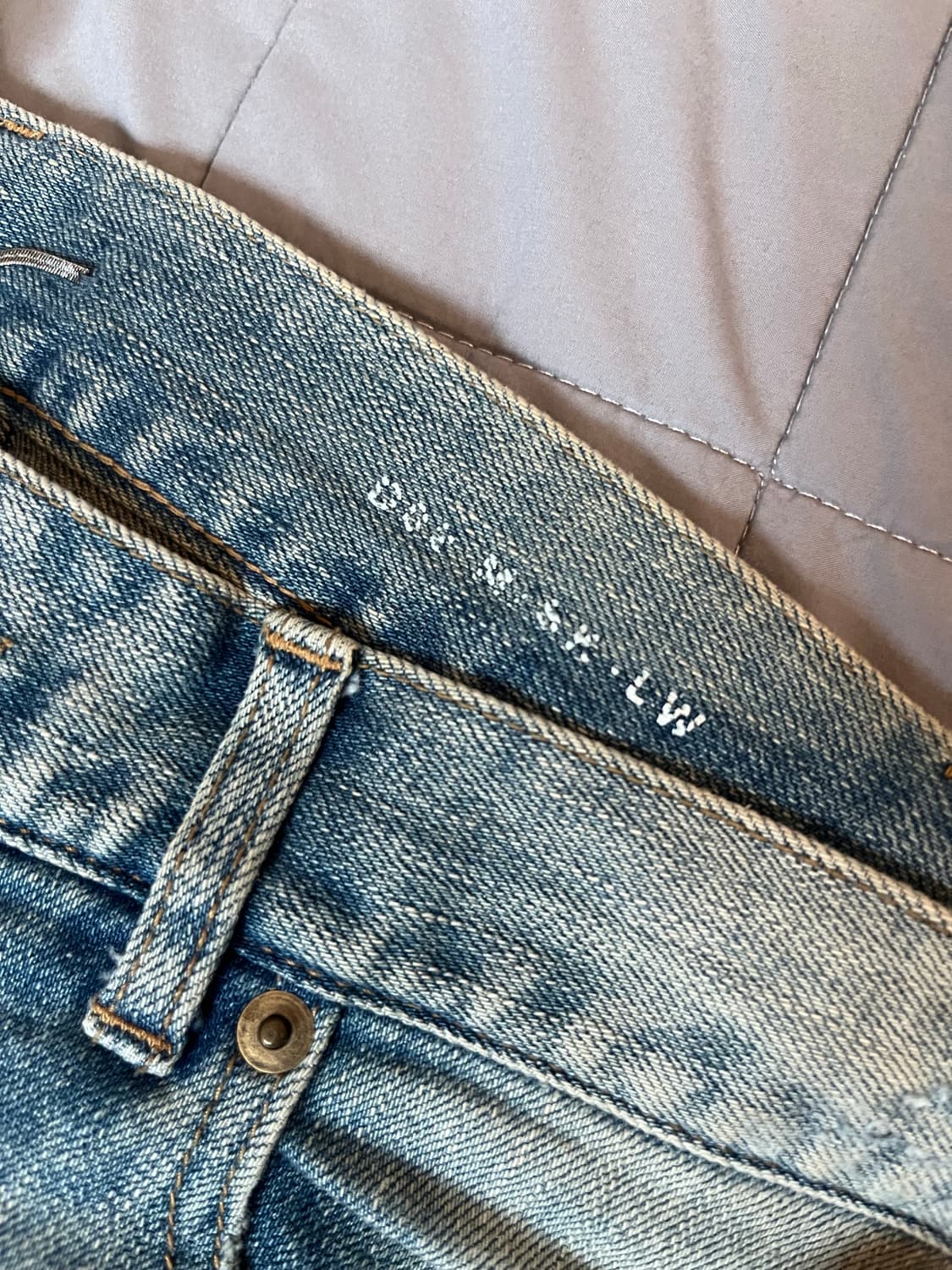 생로랑 디스트로이드 진 상품이미지5