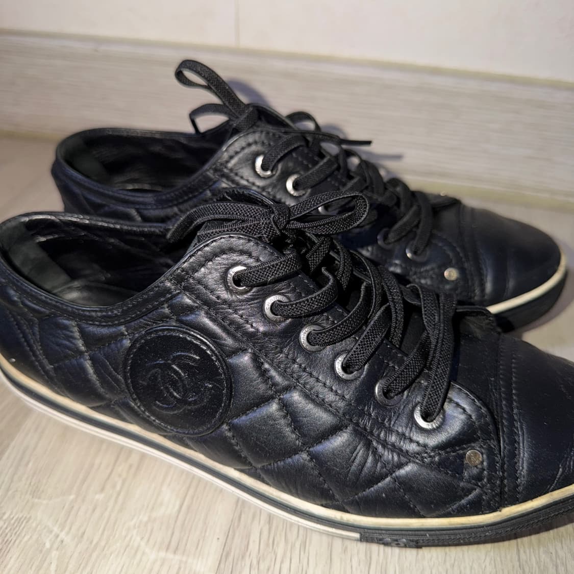 샤넬 여성 로고 가죽 단화 스니커즈 37.5 (여성 245) 상품이미지3