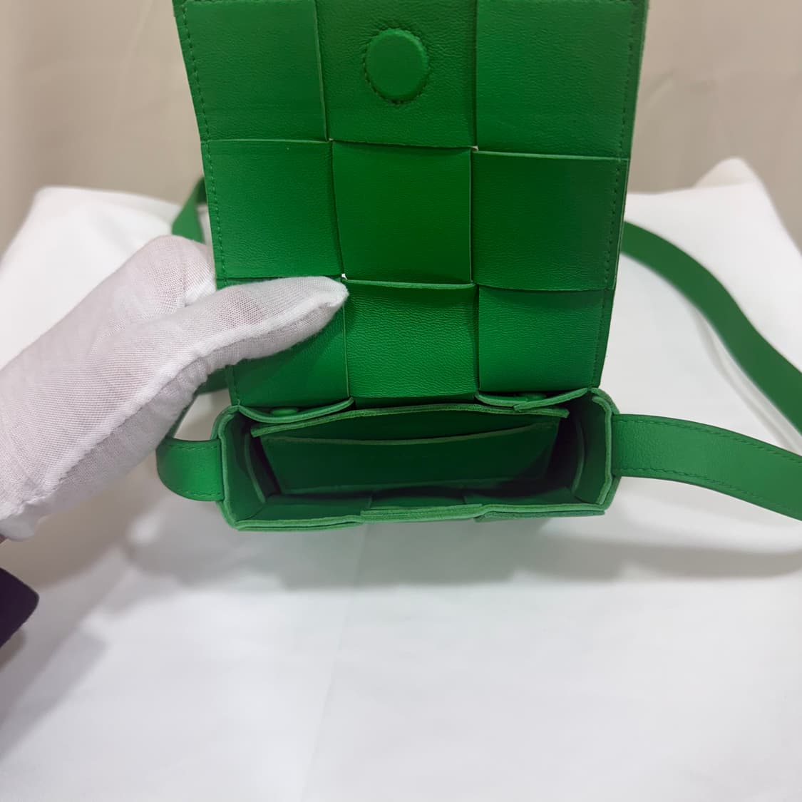 보테가 베네타 카세트백 그린 상품이미지6