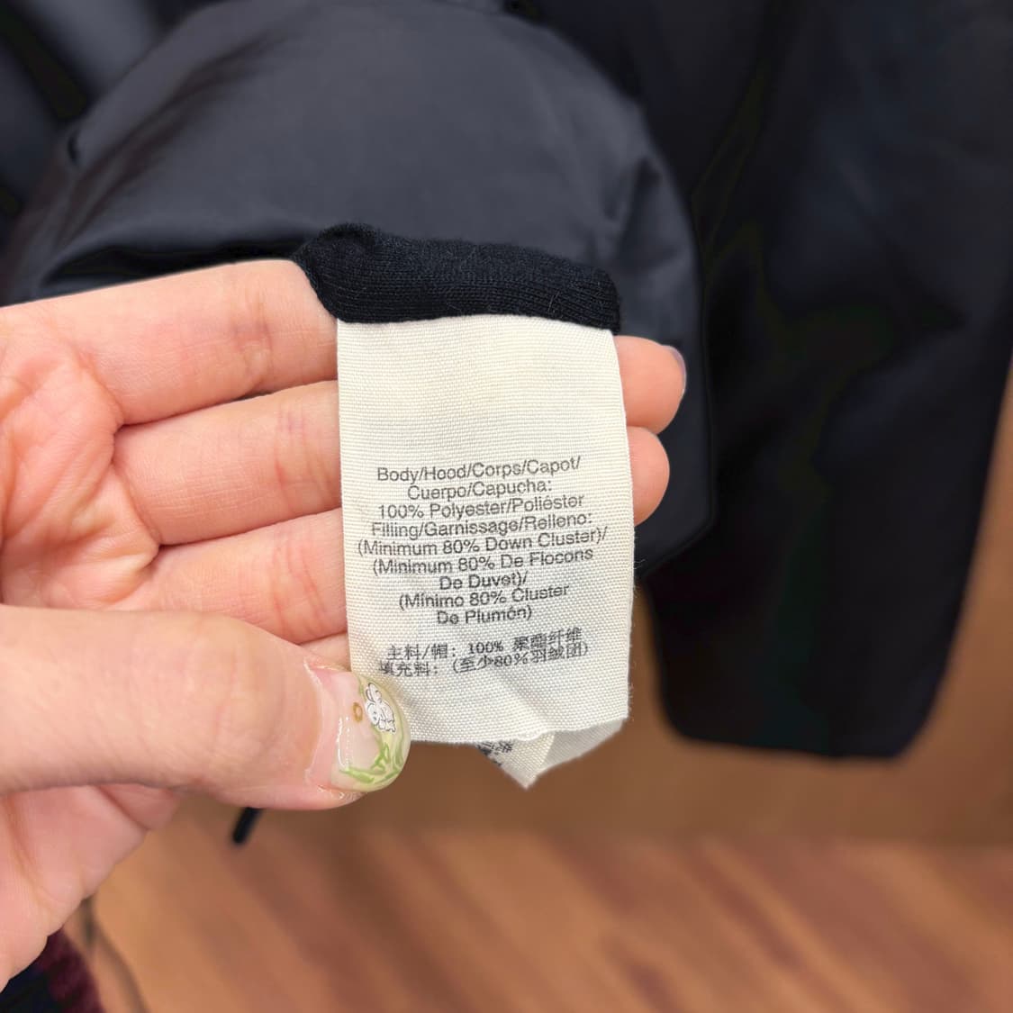 도나카란 뉴욕 다운 점퍼 언발란스 집업 밑단 스트링 디테일 레귤러핏 블랙 상품이미지8