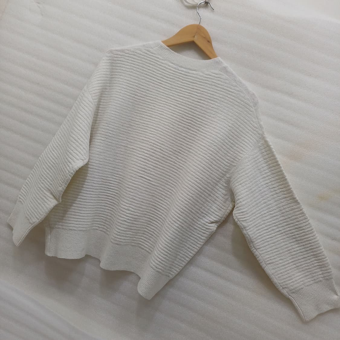 이로 라운드 니트 살짝도톰 오버루즈핏 여성 F 약간숏 사랑봉봉 상품이미지2