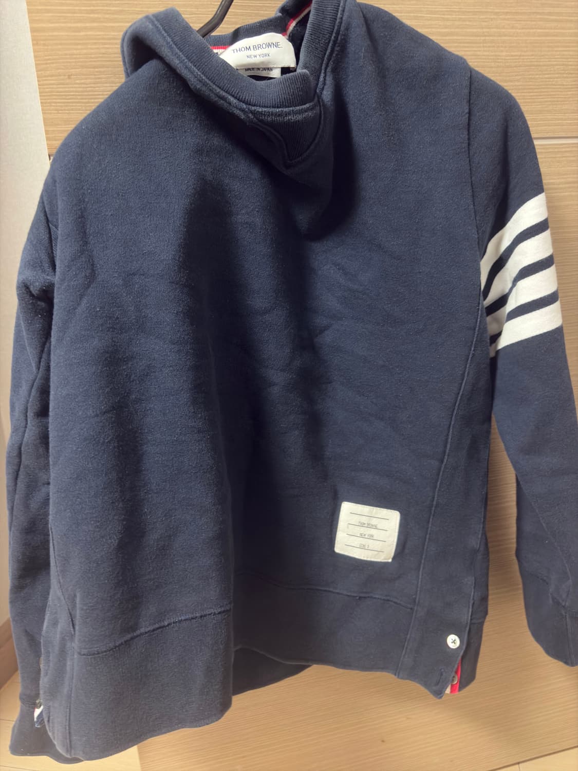 톰브라운 사선 맨투맨팝니다 상품이미지1