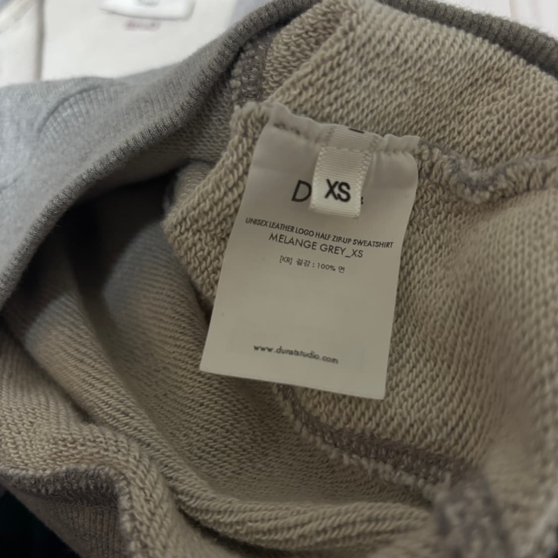 던스트 레더로고 하프집업 스웻셔츠 멜란지그레이 XS 상품이미지4