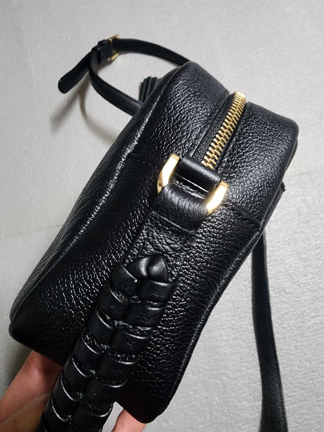 닥스 블랙 하우스체크 경판 가죽 크로스백 상품이미지5