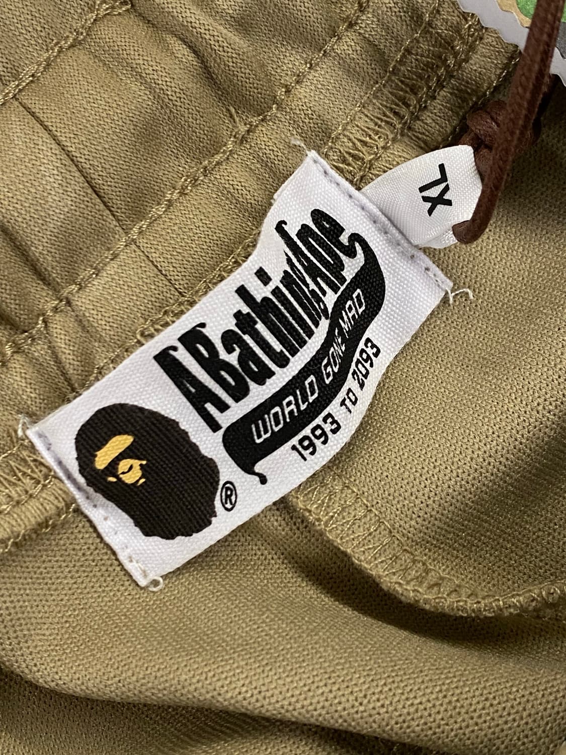 새상품 베이프 솔리드 카모릴렉스핏 팬츠 베이지 상품이미지2