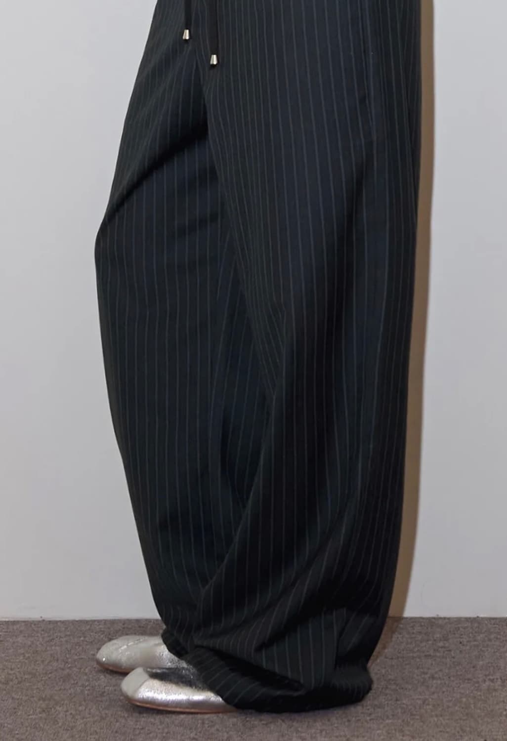 폴리수엠 핀스트라이프 자카드 팬츠 블랙 2사이즈 상품이미지5