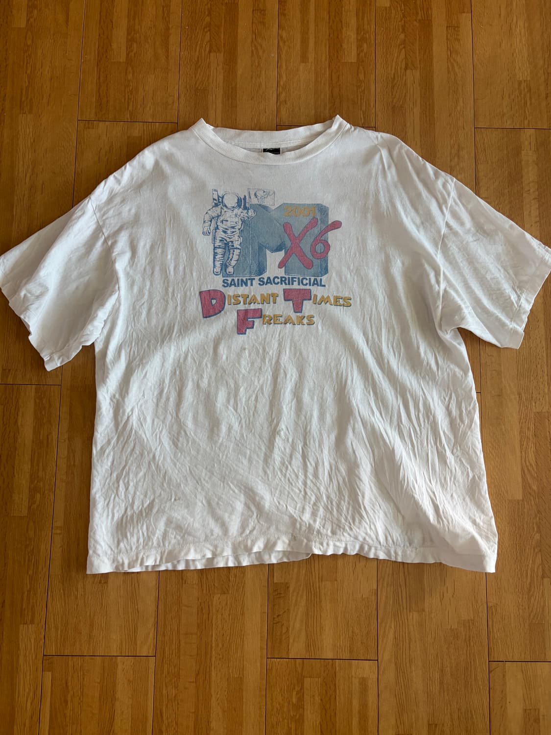 세인트미카엘 션우더스푼 콜라보 티셔츠 판매합니다 상품이미지1