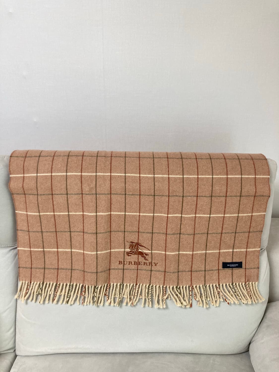 거의새것) 정품 버버리 울100% 무릎담요 겸 숄 상품이미지1