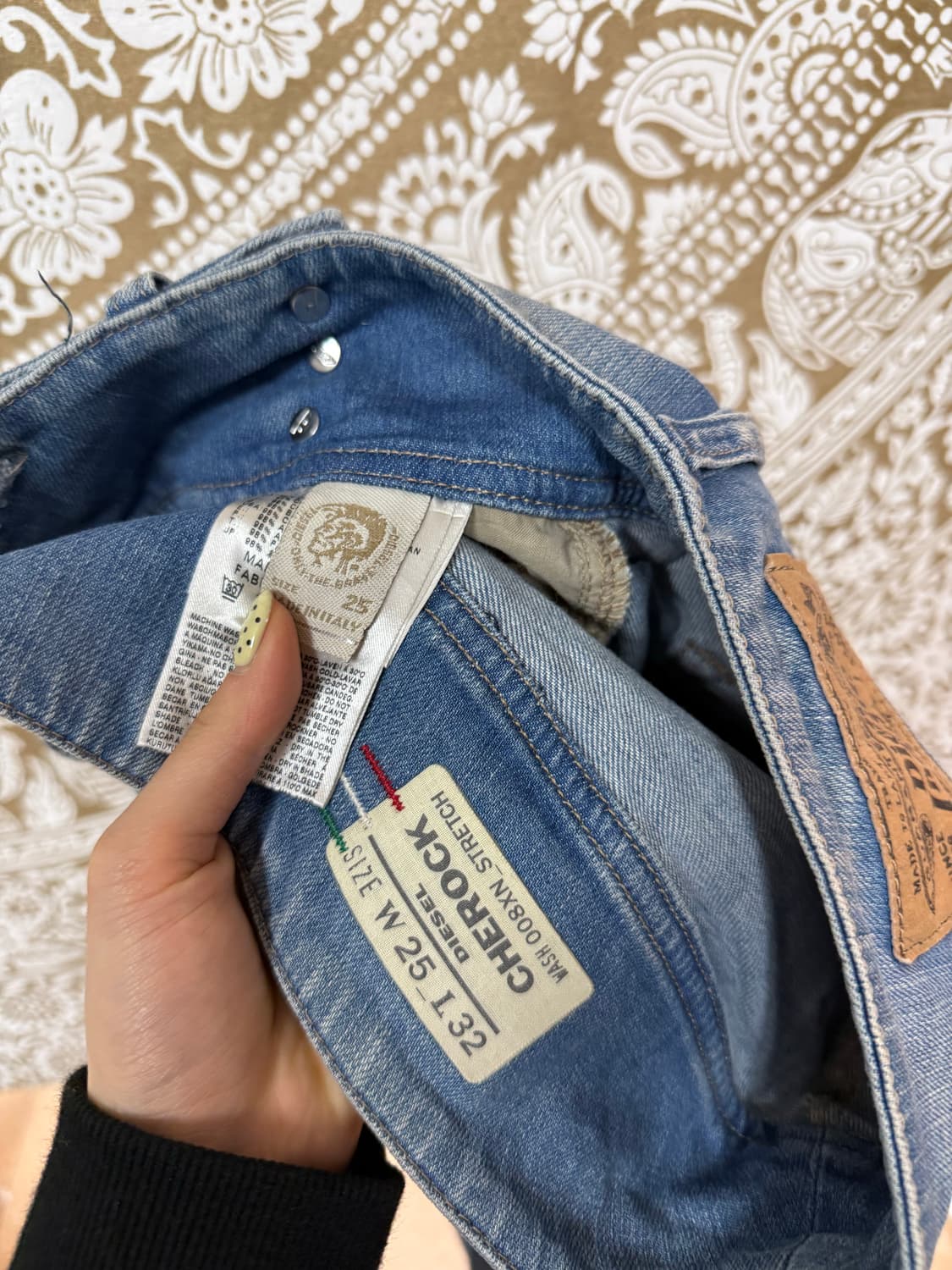 디젤 CHEROCK 로우라이즈 부츠컷 데님팬츠  상품이미지7