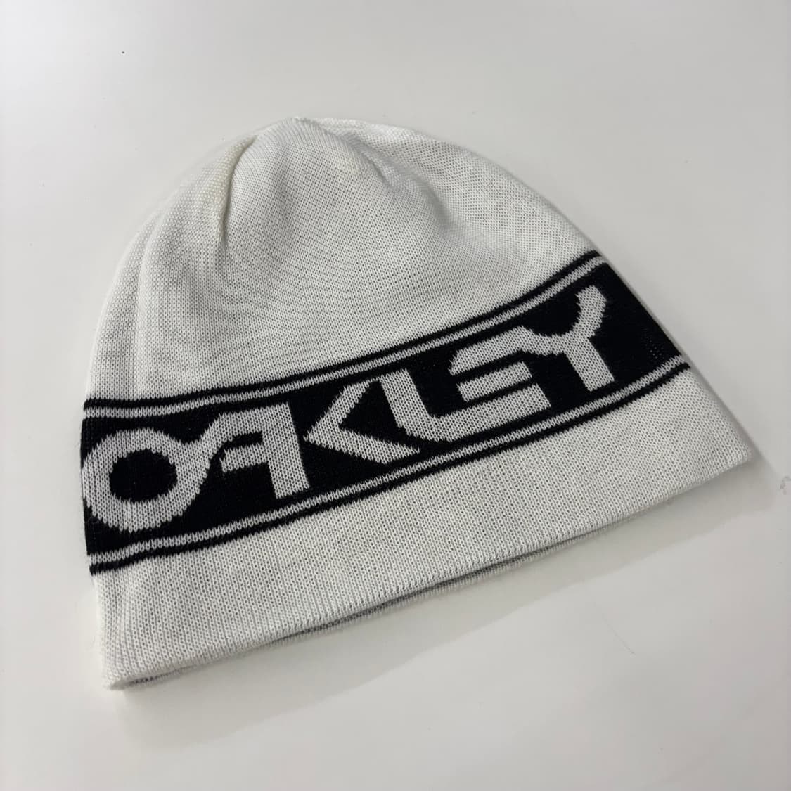 오클리(Oakley) 빈티지 빅로고 리버시블 비니 상품이미지1