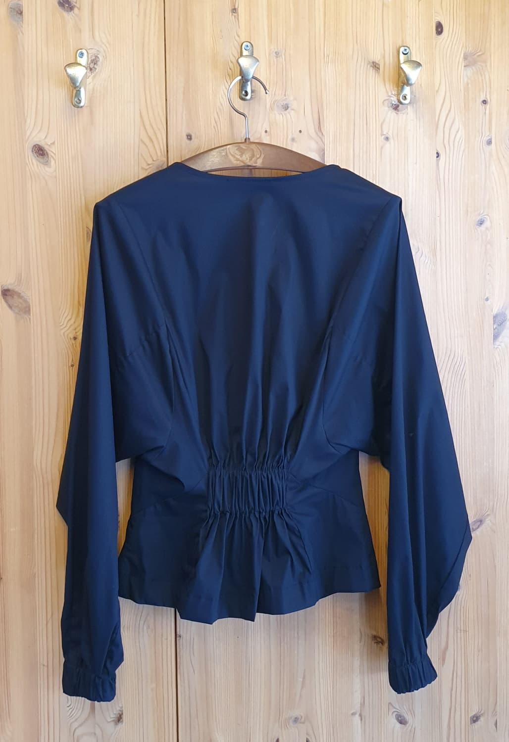 44/슬림55.COS 크롭 브이넥 블라우스  상품이미지2