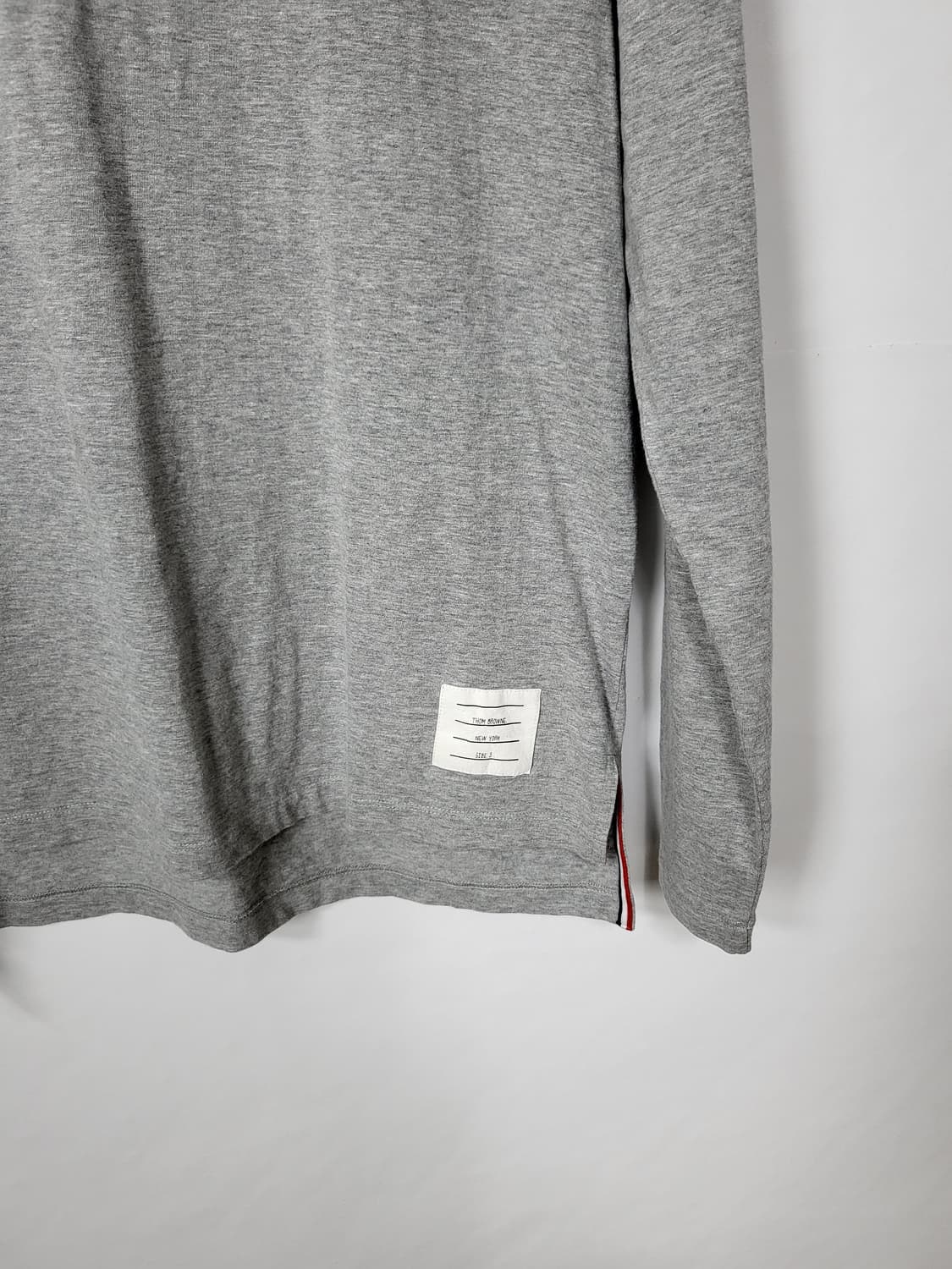 톰브라운 그레이 사이드 슬릿 롱스리브 티셔츠 (3) 상품이미지3