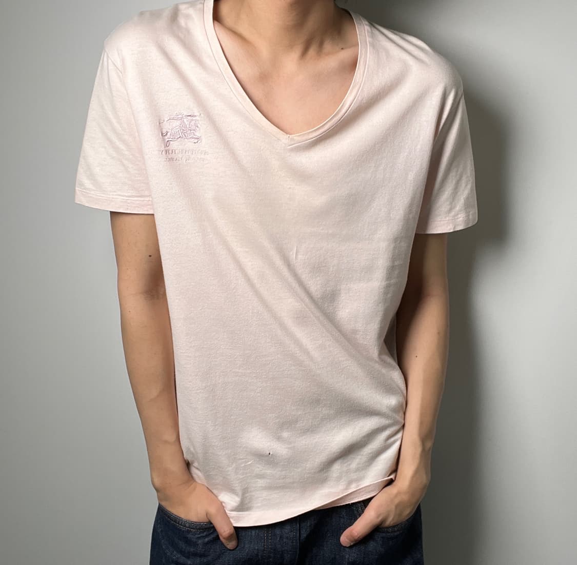 버버리 블랙 라벨 핑크 브이넥 반팔 티셔츠 상품이미지3