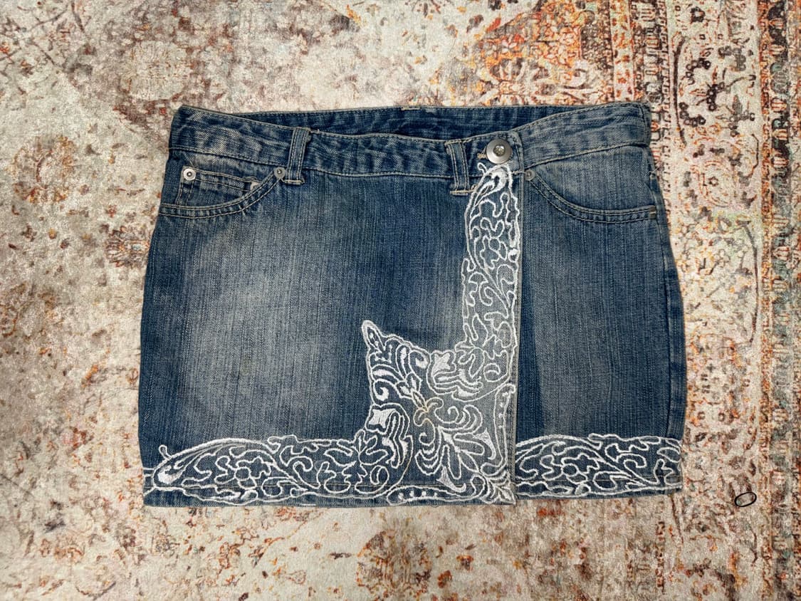 빈티지 로우라이즈 자수 데님 랩스커트 상품이미지1