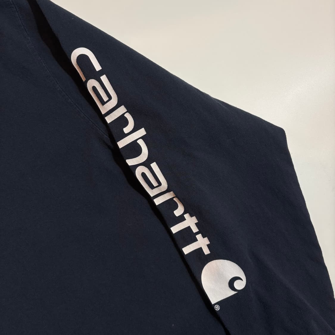 칼하트 슬리브 로고 긴팔 티셔츠 상품이미지2