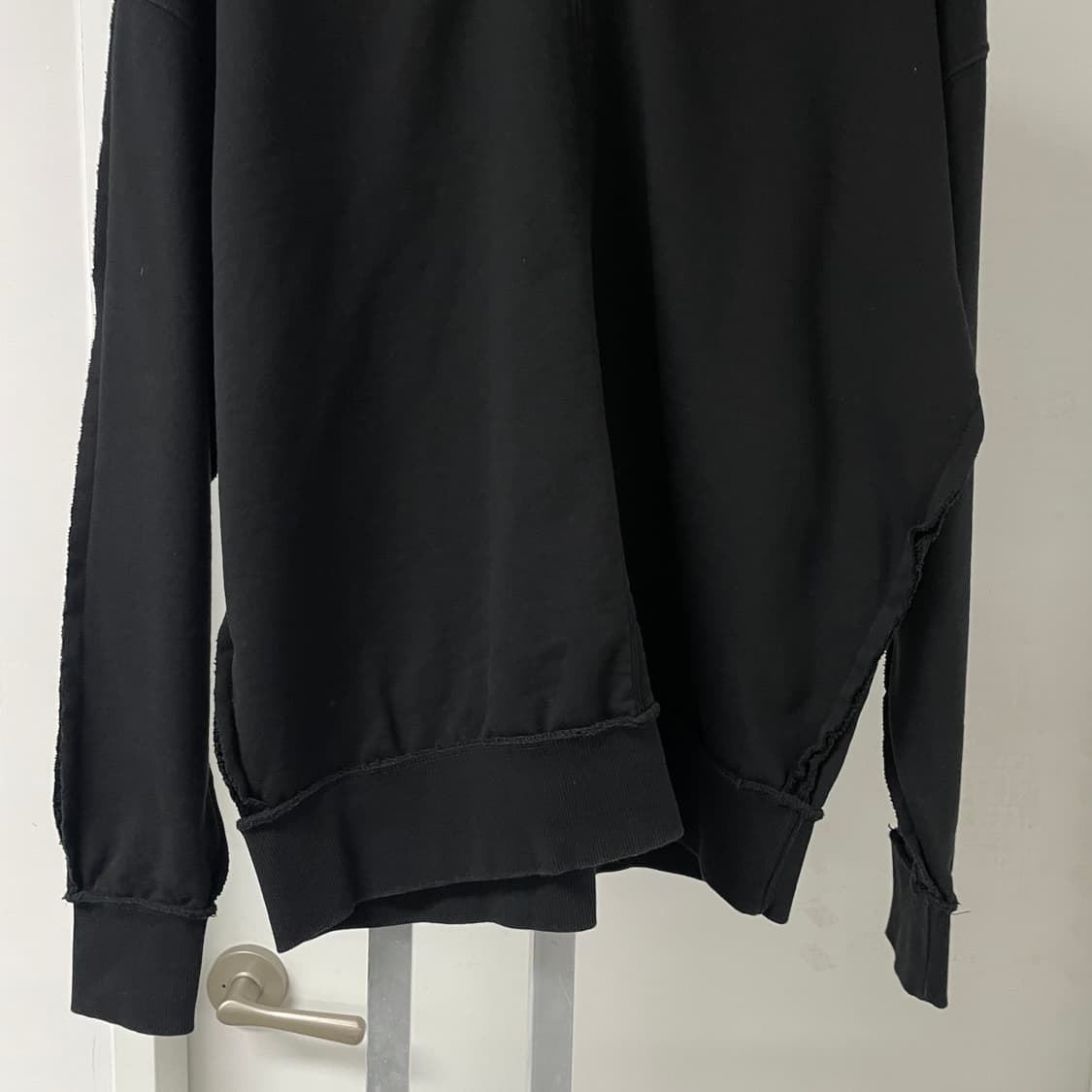 앤더슨벨 브이넥 맨투맨 S 상품이미지3