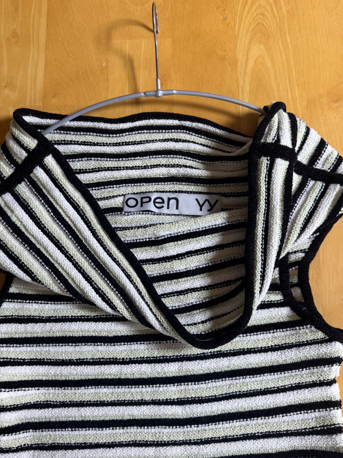 오픈와이와이 EMBOSSED STRIPE COWL TOP 상품이미지6