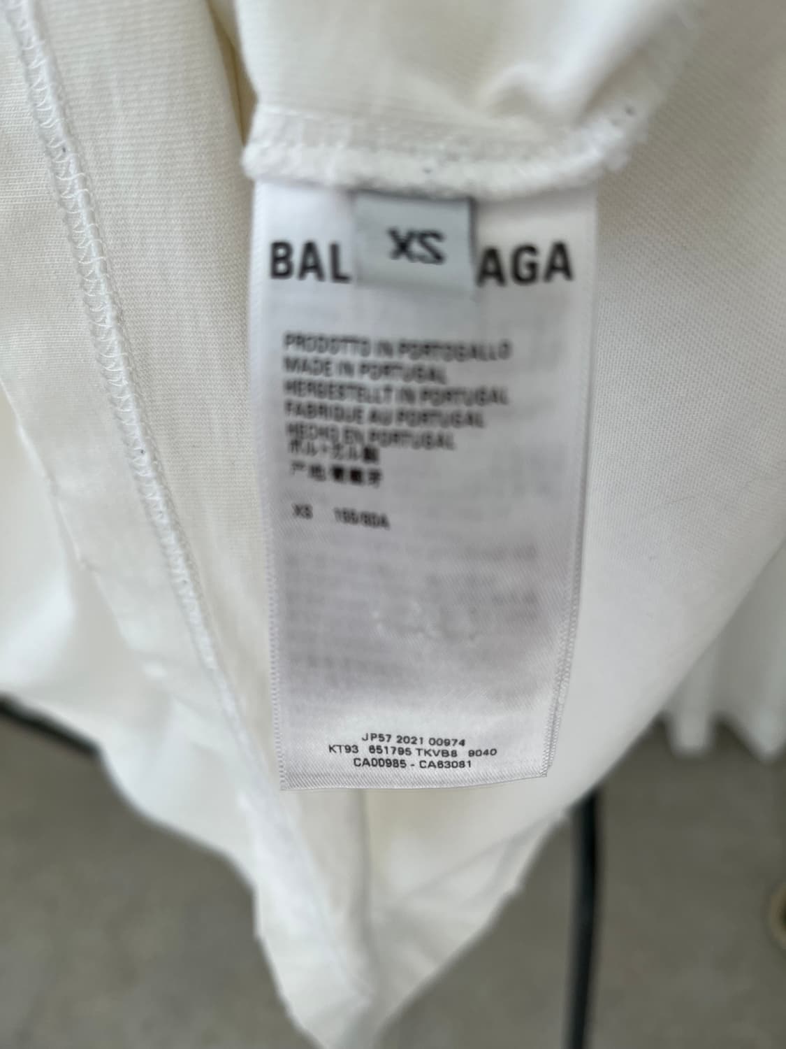 발렌시아가 로고 데미지 반팔 티셔츠  상품이미지6