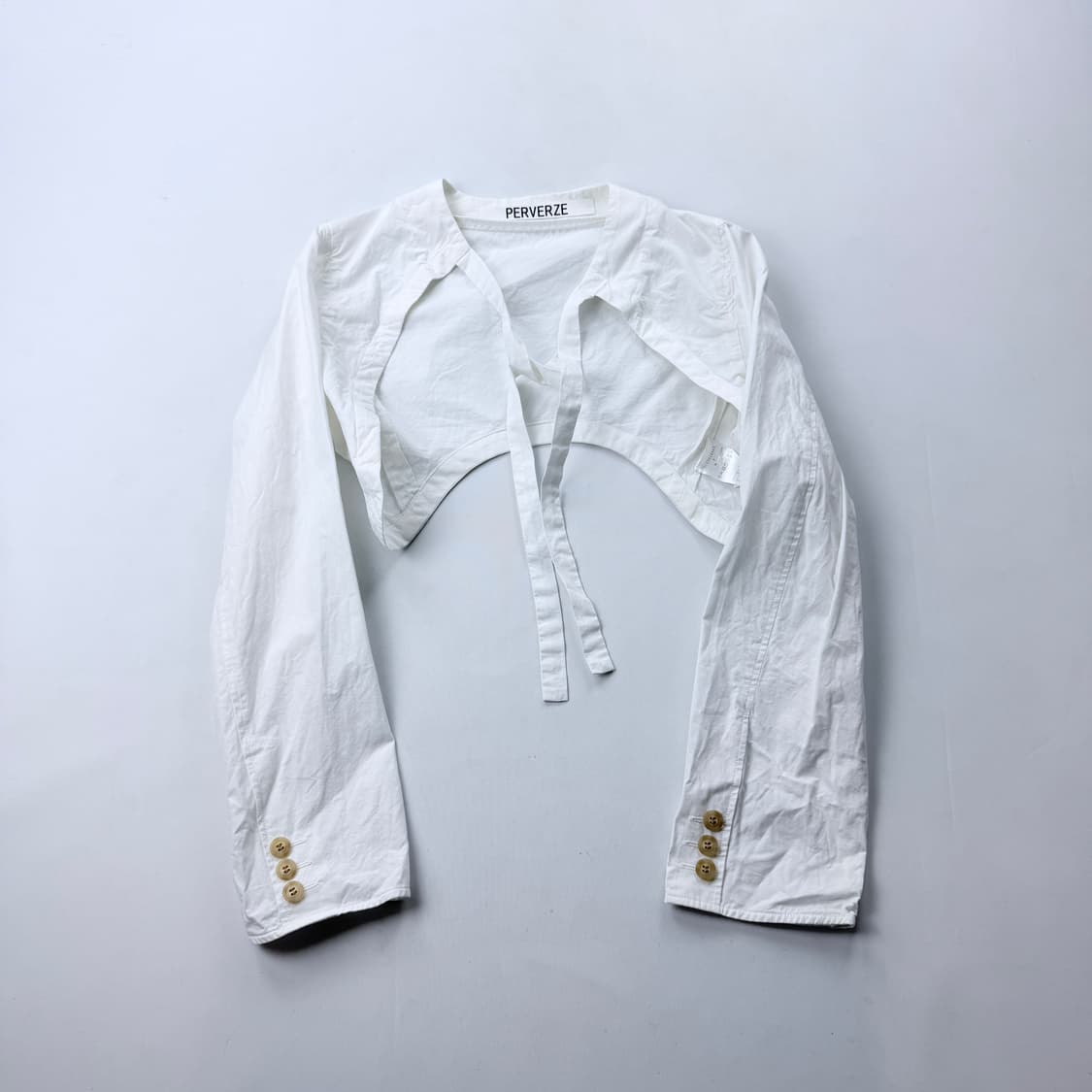 PERVERZE 화이트 크롭 셔츠 상품이미지1