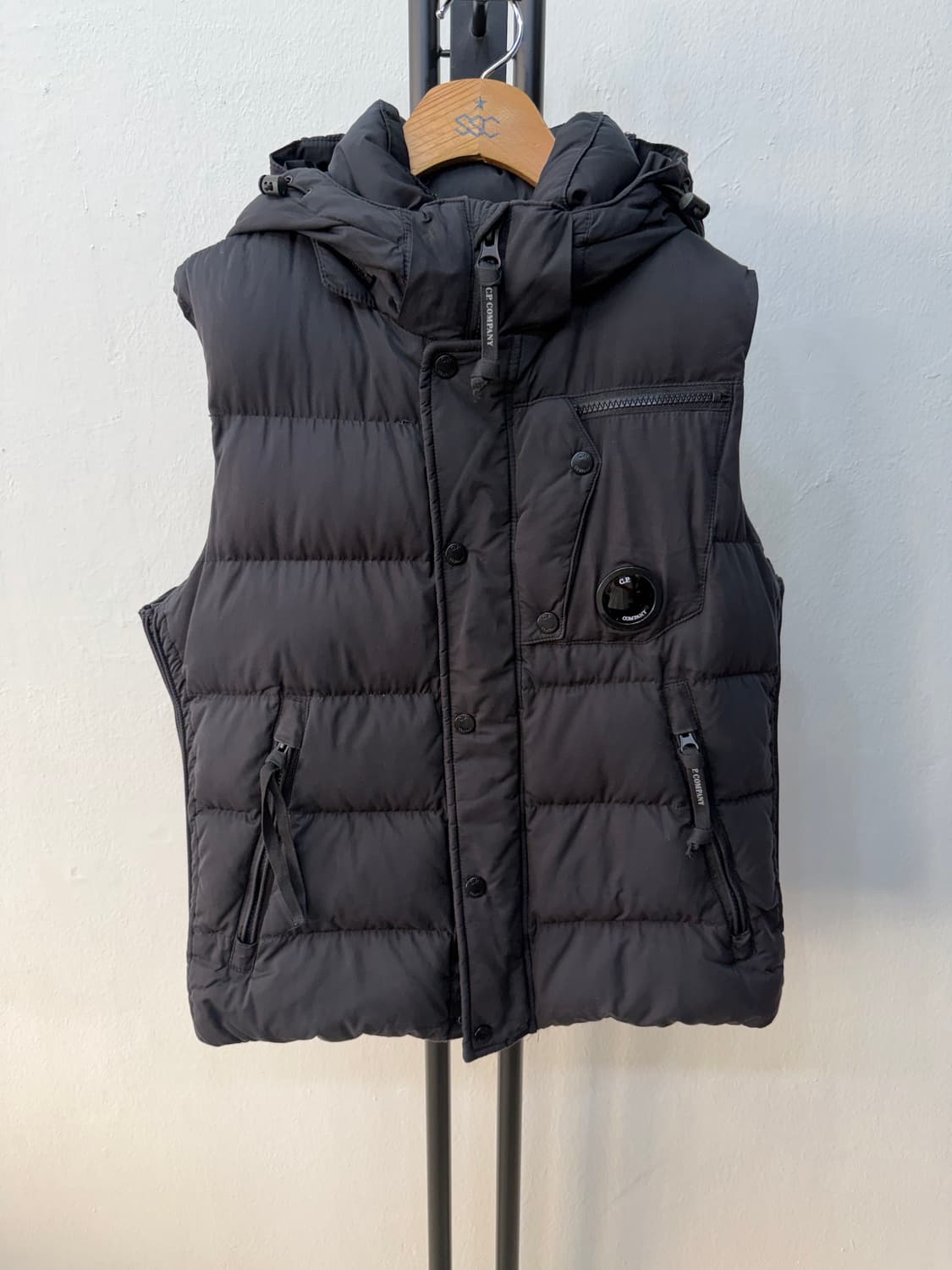 매장판정품) CP컴퍼니 렌즈 고글 패딩조끼 95 상품이미지1