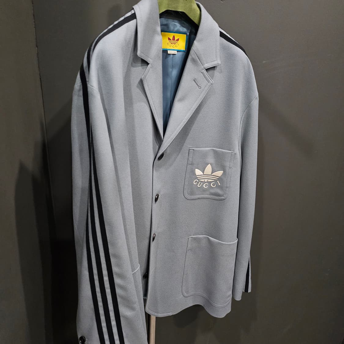 구찌 x 아디다스 테일러드 사이드 삼선 블레이저 자켓 상품이미지4