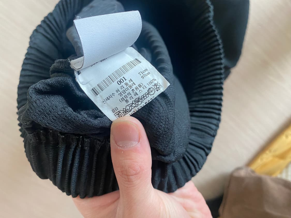 옴므플리세 베이직 블랙 색상 바지 상품이미지3