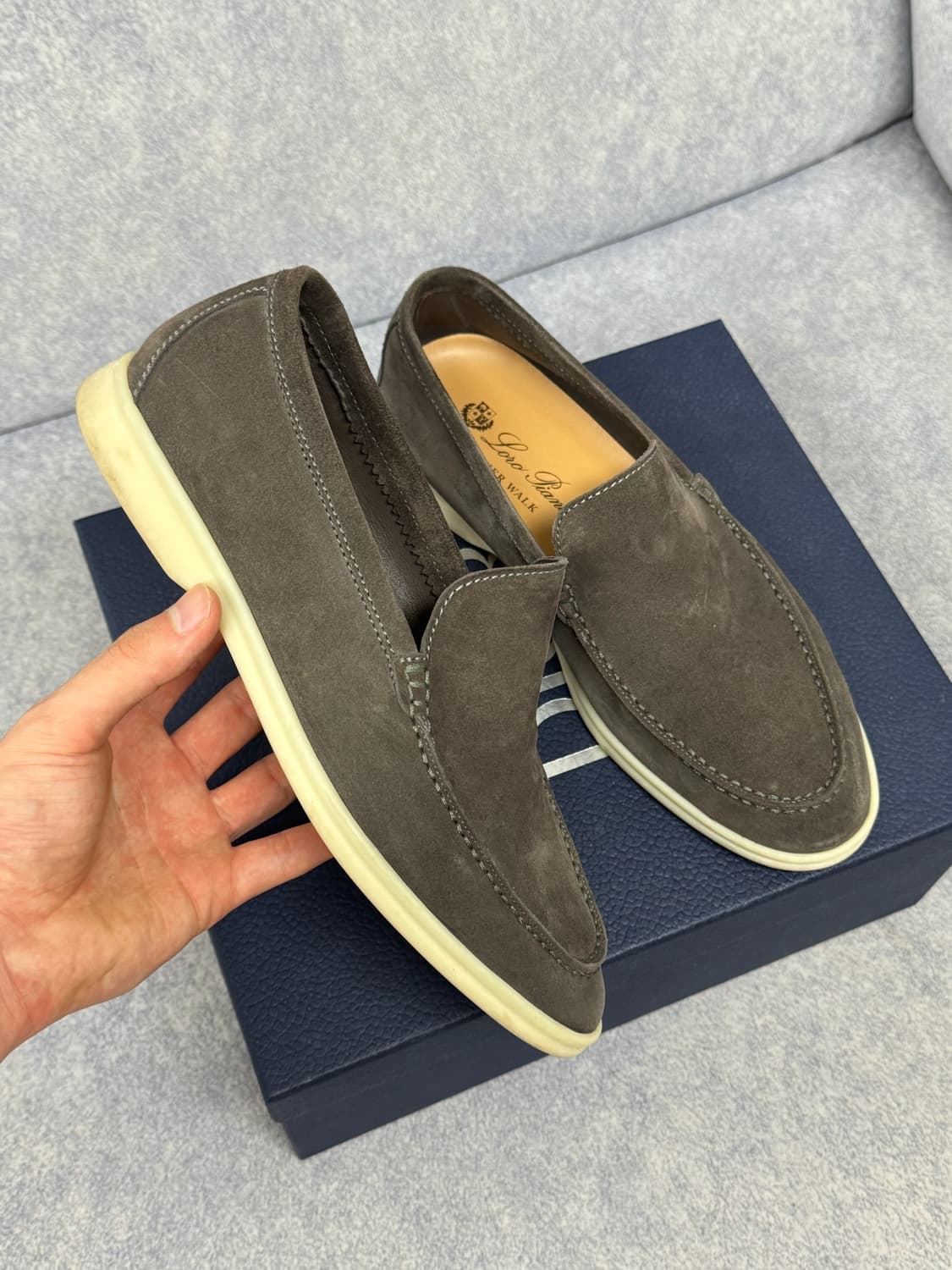 로로피아나 썸머워크 스웨이드 로퍼 브라운 40 상품이미지1