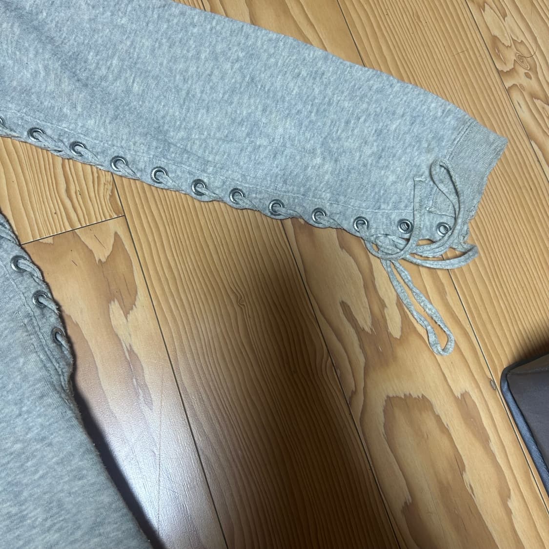 히스테릭 글래머 체리 아일렛 디테일 롱슬리브 상품이미지3