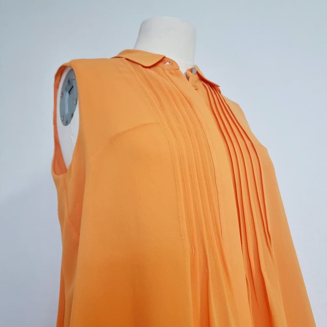 케네스레이디 언발란스 슬리브리스 블라우스 (55) 상태최상/1회착 상품이미지5