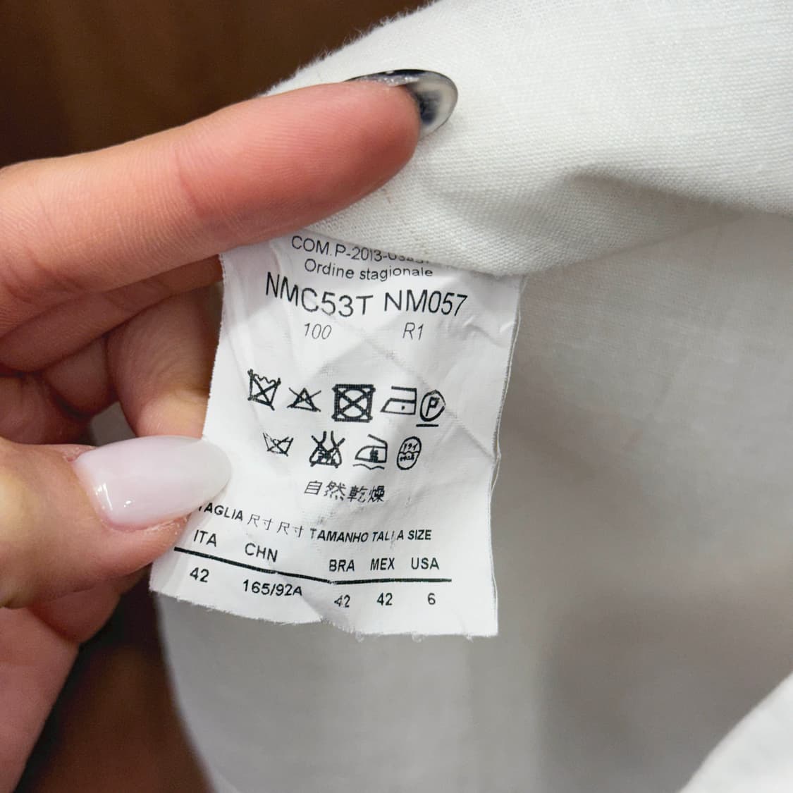 아르마니 콜레지오니 클래식 블라우스 버튼다운 플리츠 디테일 화이트 상품이미지8