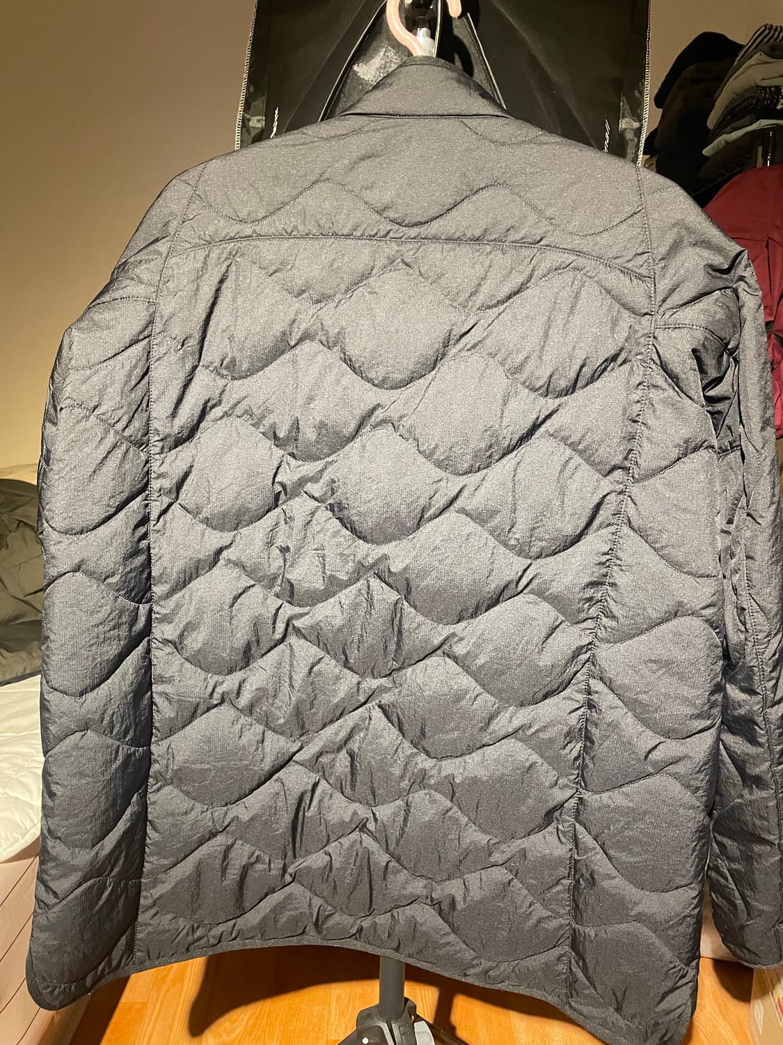 유니클로 화이트마운티어링 리사이클다운재킷 L 상품이미지3