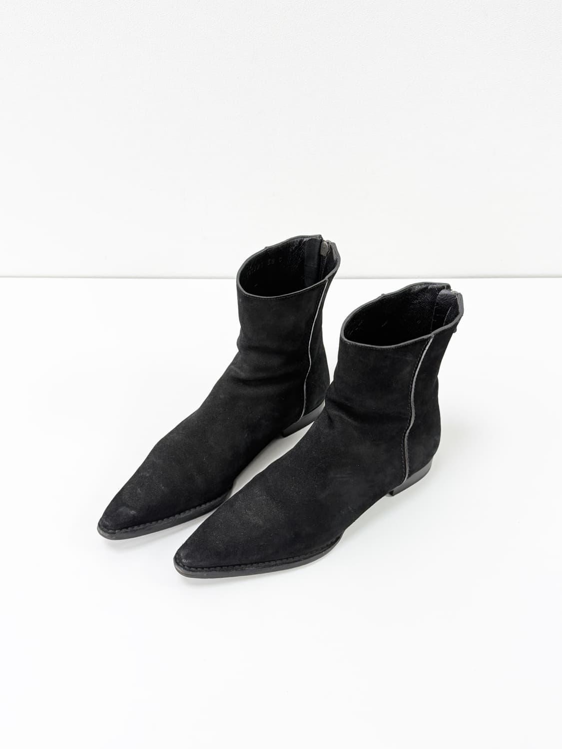 구찌 Tom Ford Era 스웨이드 포인티드 토 앵클 부츠 상품이미지1