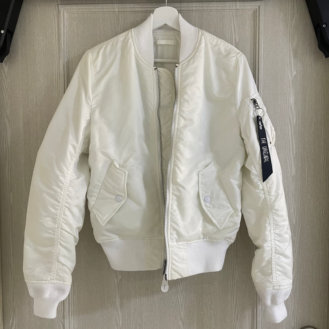 [xs] 알파인더스트리 ma-1 슬림핏 화이트 리버시블 숏항공점퍼 상품이미지1