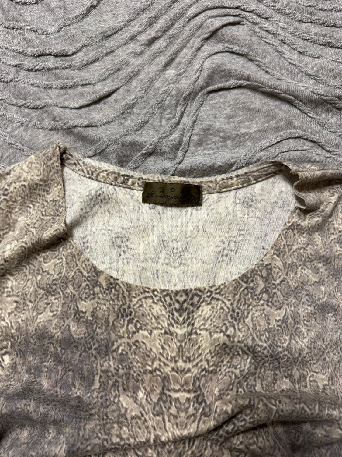 “GOA” Python Long Sleeve Top Cut Saw 상품이미지3