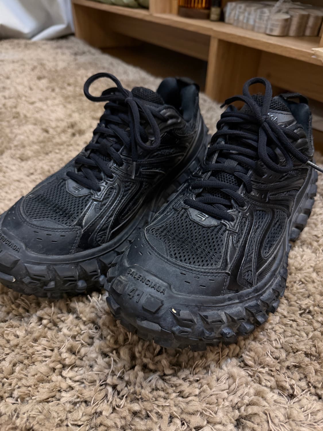 발렌시아가 디펜더 블랙 41 거의새제품 상품이미지1