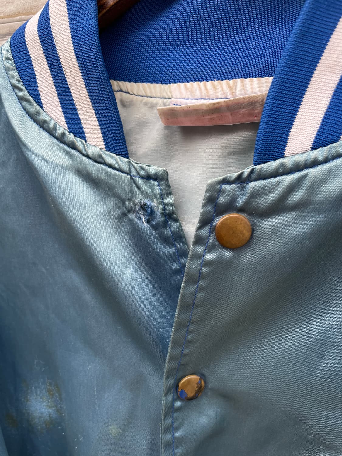 90s L.A. Dodgers Hard Faded Satin Jacket 상품이미지9