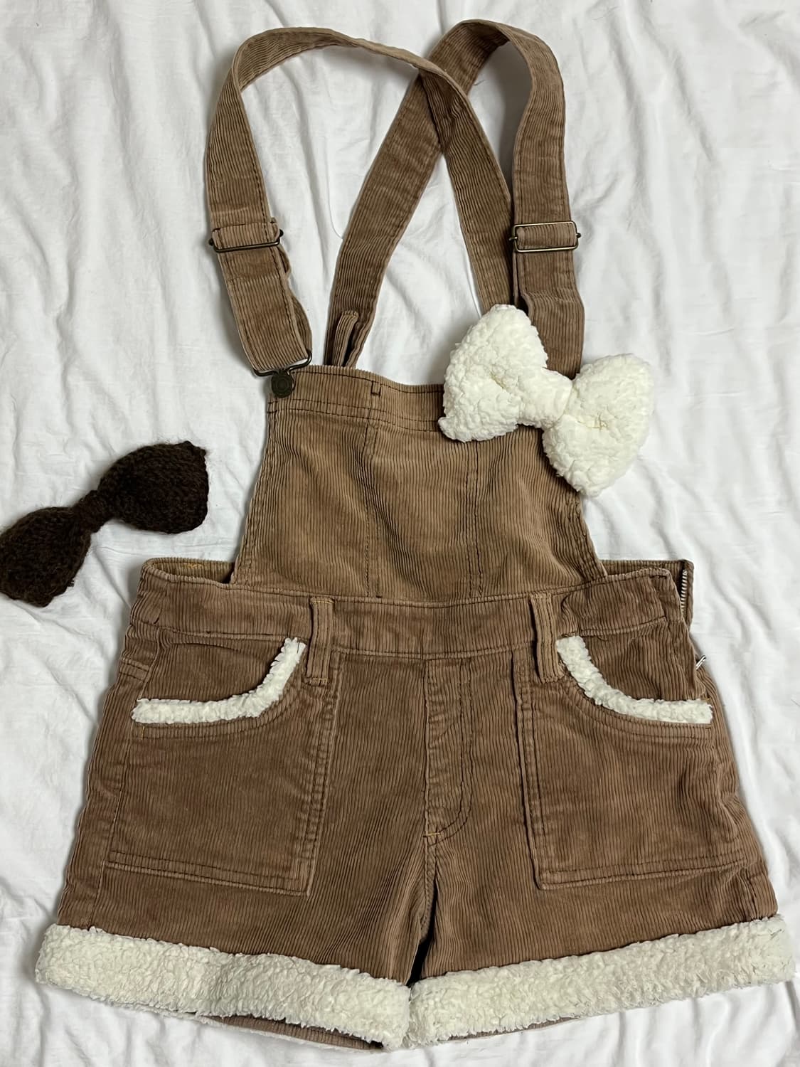 라떼갸루 코듀로이 퍼 멜빵 반바지 상품이미지1