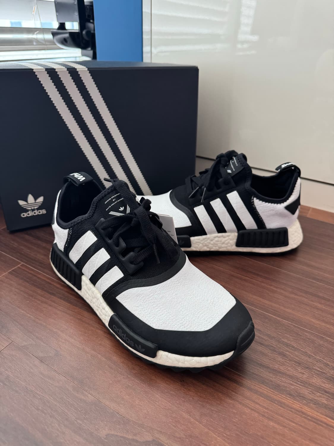 아디다스 오리지널 x 화이트 마운티니어링 NMD 트레일 흰검 상품이미지3