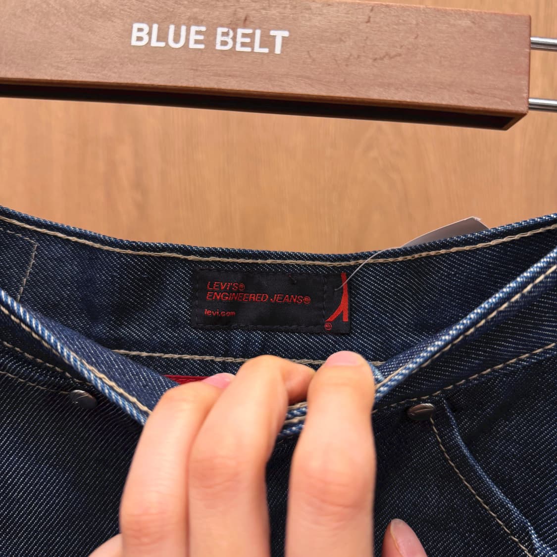 리바이스 엔지니어드진 데님 미디 스커트 백 플리츠 디테일 A라인 중청 상품이미지6