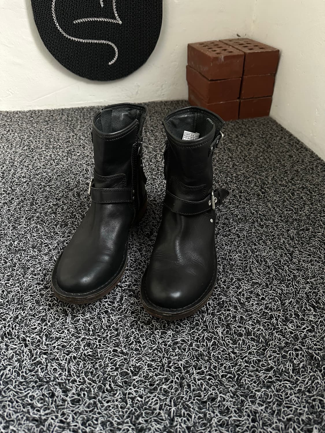 UGG 블랙 가죽 앵클 부츠 240 상품이미지7